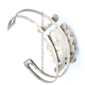 FWE-Pulsera de Nácar Elegante con Forma de Flor para Mujer, Brazalete de Joyería de Moda para Ocasiones Formales y Ropa de Noche - Product Image 4