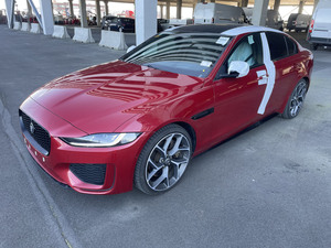 รถยนต์ขายดีที่สุดปี 2024 Jaguar XE P300 Sport AWD 2.0L Turbo เกียร์อัตโนมัติ 8 สปีด 300 แรงม้า - Product Image 4