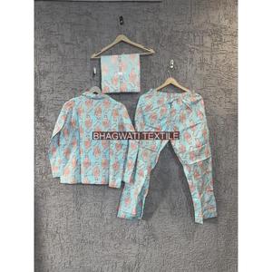 Pigiama in cotone floreale da donna abito da notte estivo morbido e leggero per uso domestico e alberghiero - Product Image 2