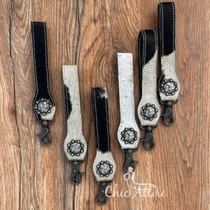 Nuevo Real hecho a mano cuero de vaca genuino lindo encantador muñequera forma llavero estilo occidental accesorio vaquera muñequera llavero - Product Image 1