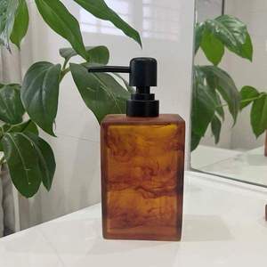 Distributeur de résine durable et élégant bouteille de savon liquide et de lotion à pompe disponible à un prix abordable depuis l'Inde - Product Image 4