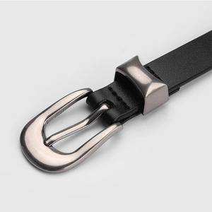 Vente en gros de ceinture en cuir PU pour hommes de style vintage avec logo personnalisé boucle ardillon motif en relief peau de vache matériel boîte-cadeau incluse - Product Image 3