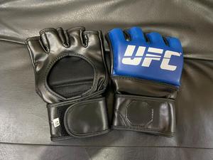 ถุงมือ MMA แบบสั่งทำพิเศษ หนัง PU คุณภาพสูง สำหรับการต่อสู้ UFC 30  พร้อมที่รัดข้อมือคุณภาพสูง เหมาะสำหรับการฝึกซ้อมทุกฤดูกาล - Product Image 4