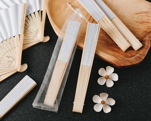 Éventail à main pliant en tissu de bambou de couleur de grande taille avec impression personnalisée - Product Image 4