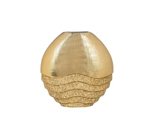 Vente en gros de vases décoratifs de table en aluminium doré faits à la main et au design moderne vases à fleurs décoratifs pour la maison - Product Image 5