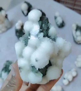 Mesolita de Alta Calidad, Apofilita Verde Natural en Racimo, Piedra Preciosa para Decoración del Hogar, Cristal Curativo, Espécimen de la India, Arte en Bruto - Product Image 1