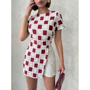 Blusa de Mujer TOPSHOW de Manga Corta a Cuadros con Tejido de Ganchillo, Cómoda Mezcla de Algodón, Elegante Color Burdeos para Uso Casual - Product Image 4