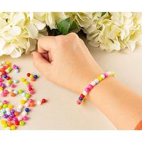 Beadsnfashion 600 perles acryliques lucite multicolores de 6 mm, 100 perles de chaque couleur, kit de fabrication de bijoux DIY, 10 mètres de cordon élastique rectangulaire