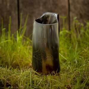 Jarra Vikinga de Cuerno para Beber, Hecha a Mano, de Primera Calidad, con Diseño de Martillo de Thor, para Hidromiel - Product Image 1