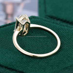 Anillo de compromiso de 6 puntas chapado en oro amarillo de 14 quilates, anillo de compromiso de solitario de diamante de moissanita con corte hexagonal para mujer - Product Image 4