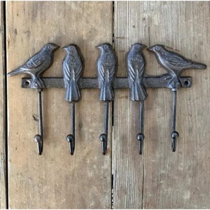 Crochets muraux en fer vintage pour accrocher des manteaux, des chapeaux et des clés avec finition antique décorative pour un style de décoration intérieure rustique - Product Image 2