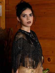 Luxueux élégant cape perlée robe de soirée club pailleté tissu en mousseline de soie décoré de perles pour une tenue formelle d'accentuation élégante - Product Image 4