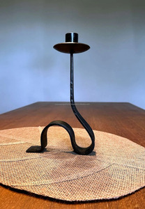 Chandelier en métal forgé bougeoir noir bougeoir en fer forgé de type S bougeoir style serpent cadeau pour la maison - Product Image 2