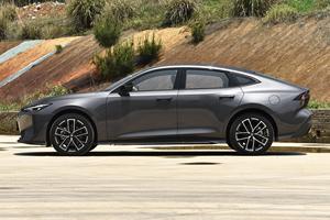 Changan Uni-V 1.5T 2.0T 2024, Autos Nuevos en Venta, Changan UNI-V IDD, Auto de Gasolina - Product Image 6