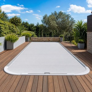 Couverture de piscine automatique à enroulement : Solution de sécurité sur mesure pour hôtels, villas et projets de piscines commerciales - Product Image 1