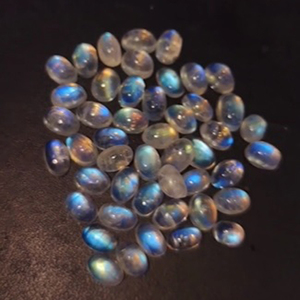 Lote de 306 piezas de cabujón de piedra lunar arcoíris Natural 430cts piedra preciosa blanca 7x5mm a 10x8mm Tamaño de pera ovalada US $121 - Product Image 1
