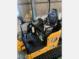 Excavadora compacta diésel hidráulica Cat 302 CR de 2.2 toneladas, 21HP, nueva/usada, con giro de cola cero, a precio económico. - Product Image 6