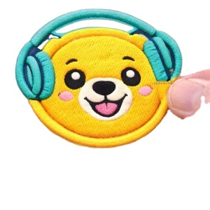 Patchs brodés colorés en forme de visage d'ours – Décorations amusantes à faire soi-même pour sacs à dos, vêtements, chapeaux, tapis et jouets pour enfants et fournitures d'artisanat - Product Image 1