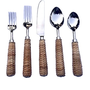 Elegante tenedor con acabado plateado, cuchara, cubiertos, hilo moderno, diseño anudado, mango, cuchillos y cuchara, tenedor, juego de cubiertos - Product Image 1