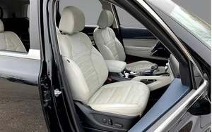 2023 pour Telluride SX Prestige d'occasion, sièges en cuir intérieur foncé, conduite à gauche, automatique, jantes R17, essence, toit panoramique arrière en aluminium - Product Image 5