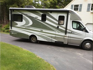 Camping-car de luxe Itasca Classe C RV 2013 d'occasion propre, utilisé pour le camping - Product Image 2