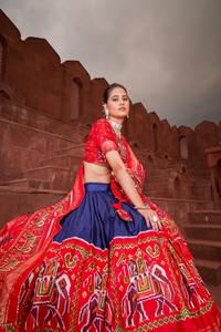 Última tendencia Festival desgaste Dola seda Patola estampado Lehenga Choli con Dupatta proveedor de fábrica al por mayor - Product Image 3