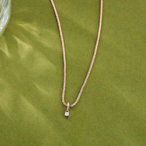 Collar con Colgante de Diamante Cuadrado, Joyería Casual Chic - Product Image 1