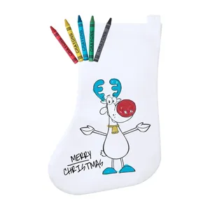 Chaussettes de Noël personnalisées à colorier avec des gadgets pour une décoration de fêtes sur mesure - Product Image 5
