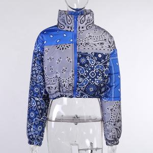 Veste bomber courte d'hiver en toile tissée respirante et teinte pour femmes, écologique, à motif paisley, imprimé intégral - Product Image 1