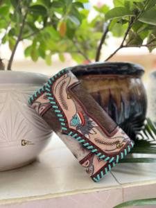 Pochette en cuir de fourrure de vachette turquoise élégante étui de téléphone à sculpture usinée à la main portefeuilles multi-usages à la mode pour les femmes pour l'été - Product Image 5