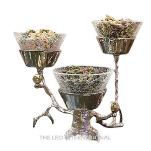 Soporte de aluminio Material de vidrio Diseño de forma de pájaro volador Cuenco decorativo para servir comida Fruta Junta Tres cuencos - Product Image 1