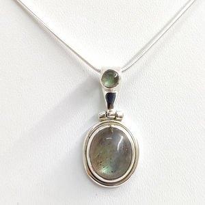 จี้หินลาบราดอไรต์ทรงมรกตประดับเพชร น้ำหนัก 3.2 กรัม ชุบโรเดียม ตัวเรือนโรสโกลด์ ฝังแบบ Bezel Setting - Product Image 1