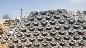 Trung bình sâu Aqua ngồi xổm Ấn Độ <span class=keywords><strong>Pan</strong></span> 20 "cho phòng tắm & nhà vệ sinh sử dụng màu trắng vật liệu gốm Made in Ấn Độ - Product Image 4