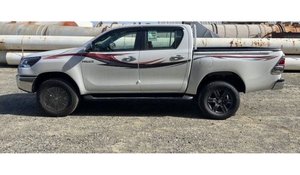 2023 pour Toyota HiLux 4X4 HI direction gauche sièges en cuir intérieur foncé AWD Drive galerie de toit en alliage d'aluminium - Product Image 3