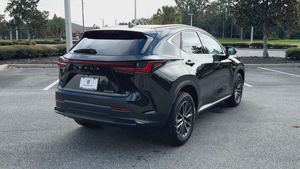 Disponible Lexus NX 250 Premium FWD 2024 Negro Usado, Volante a la Izquierda, Asientos Calefactados, Asientos de Cuero, Transmisión Automática, Ruedas de Aleación - Product Image 3
