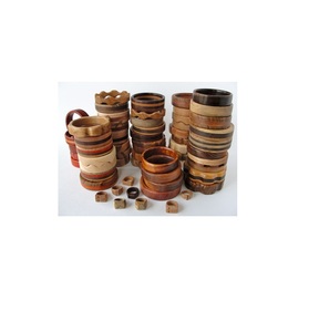 Rond de serviette en bois d'acacia conçu pour les amateurs de décoration de ferme et de présentation de vaisselle de style rustique - Product Image 3