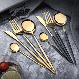 Juego de cubiertos de metal con patrón de línea moderna y sofisticada hecha a mano para un atractivo visual y una experiencia culinaria práctica - Product Image 2