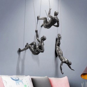 Escultura pulida moderna de imitación antigua de 3 hombres colgantes en pared Vintage para decoración del hogar - Product Image 2
