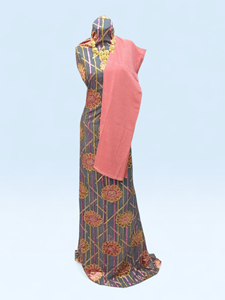 Robe somalienne traditionnelle luxueuse Maqbal Dirac taupe, brodée de fleurs, en tissu transparent doux, avec un châle jaune - Product Image 4