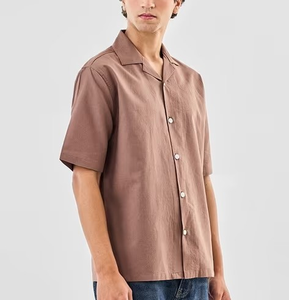 Chemise de travail ample à col cubain surdimensionnée fabriquée en usine par OEM, chemise à manches courtes boutonnée personnalisée pour homme - Product Image 5