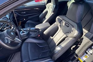 BMW M4 Coupé 2018 USADO, con Volante a la Izquierda/Derecha, Paquete de Competición - Product Image 4