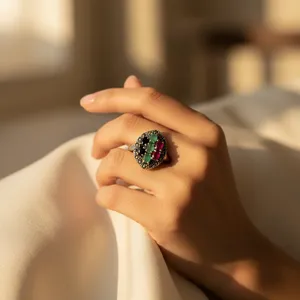 Bague de cocktail Art Palace pour femme, plaquée or 18 carats, sertie de pierres précieuses naturelles taille émeraude, monture pavée, géométrique, élégante et glamour pour les soirées - Product Image 1