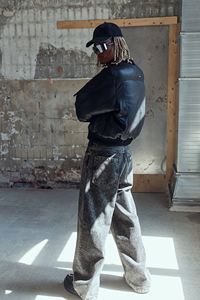 กางเกงยีนส์สีเทาเข้มสำหรับผู้ชายกางเกงยีนส์ของผู้ชายกางเกงทรงหลวมใส่ผ่อนคลายขาโค้งมนข้อเท้ากางเกงทรงหลวม - Product Image 5