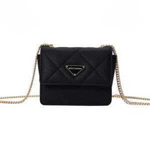 Borsa a Tracolla in Pelle con Catena per Donna - Product Image 2