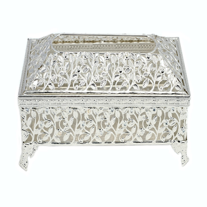 Porte-mouchoirs ovale en cristal doré, accents luxueux en perles et taille diamant, disponible à prix de gros. - Product Image 3
