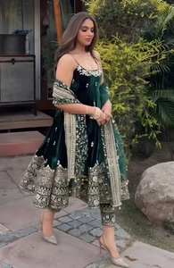 Dupatta TOP KALI CUT PENT, Seda Vichitra Pesada con Bordado de Hilo, Diseño Floral Vintage, Traje Natural de Otoño - Product Image 3