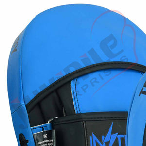 ซัพพลายเออร์ขายส่งนวมซ้อมมวยซุปเปอร์ไลท์ปี 2025  แผ่นรองซ้อมโค้งทำจากหนัง PU สำหรับฝึกซ้อมมวยและมวยไทย - Product Image 3