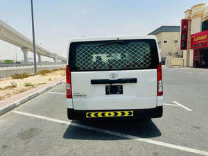 HIACE d'occasion 2023-2024, traction avant, automatique, 15 places, régulateur de vitesse adaptatif, sièges en cuir, transmission intégrale, caméra 360°, phares halogènes Euro, jantes R18, fourgonnette - Product Image 5