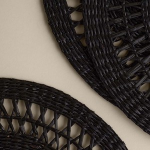 แผ่นรองจานสานจากหญ้าทะเลแบบใหม่ เป็นมิตรกับสิ่งแวดล้อม สีดำ ทรงกลม ทำด้วยมือ สำหรับตกแต่งโต๊ะอาหาร ทำจากเส้นใยธรรมชาติ สำหรับผู้ซื้อขายส่งจำนวนมาก - Product Image 4