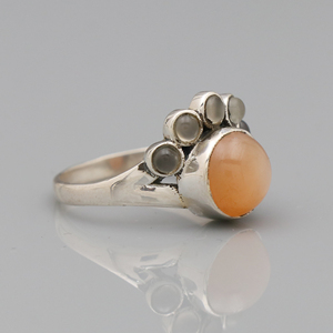 แหวนเงินแท้ 925 ประดับมรกตทรงคลาสสิค ดีไซน์ฝังเพชรแบบ Pave คุณภาพพรีเมียม สำหรับผู้หญิง ยี่ห้อ SILVER EXPORT HOUSE สินค้าขายดี - Product Image 3